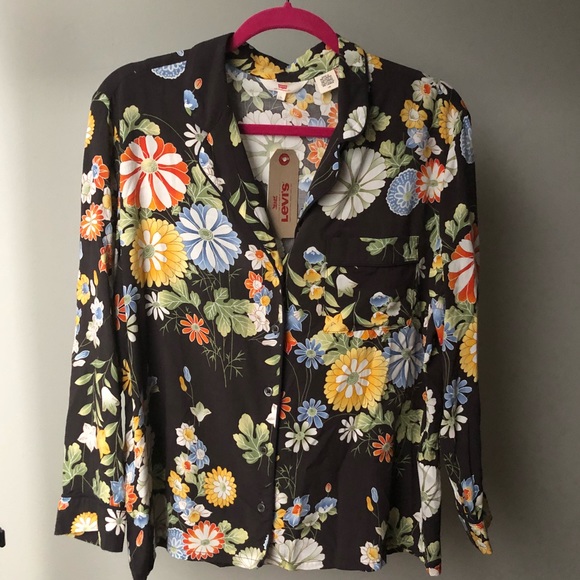 Levi's Tops - SOLD 🥳